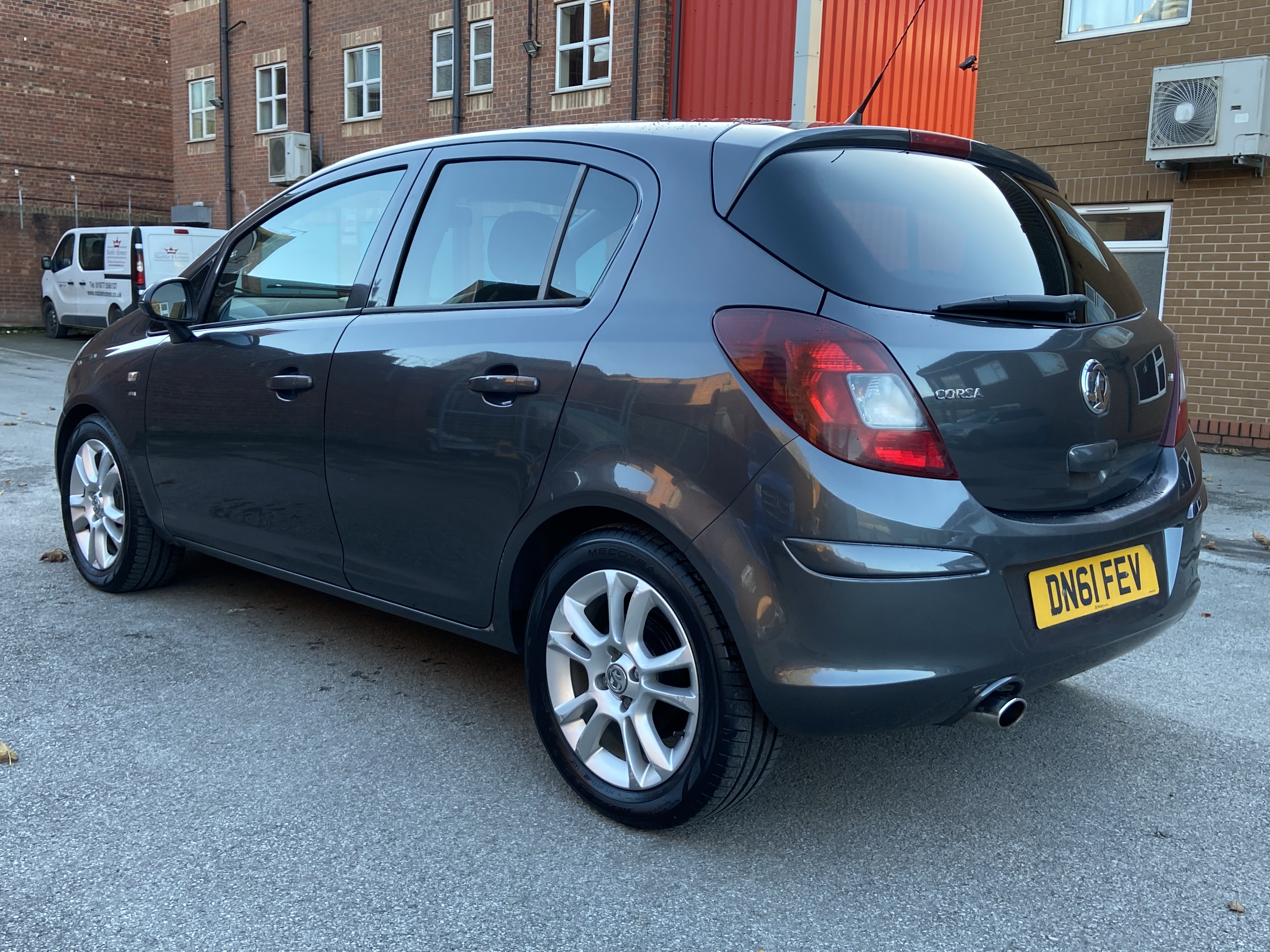 additional car image