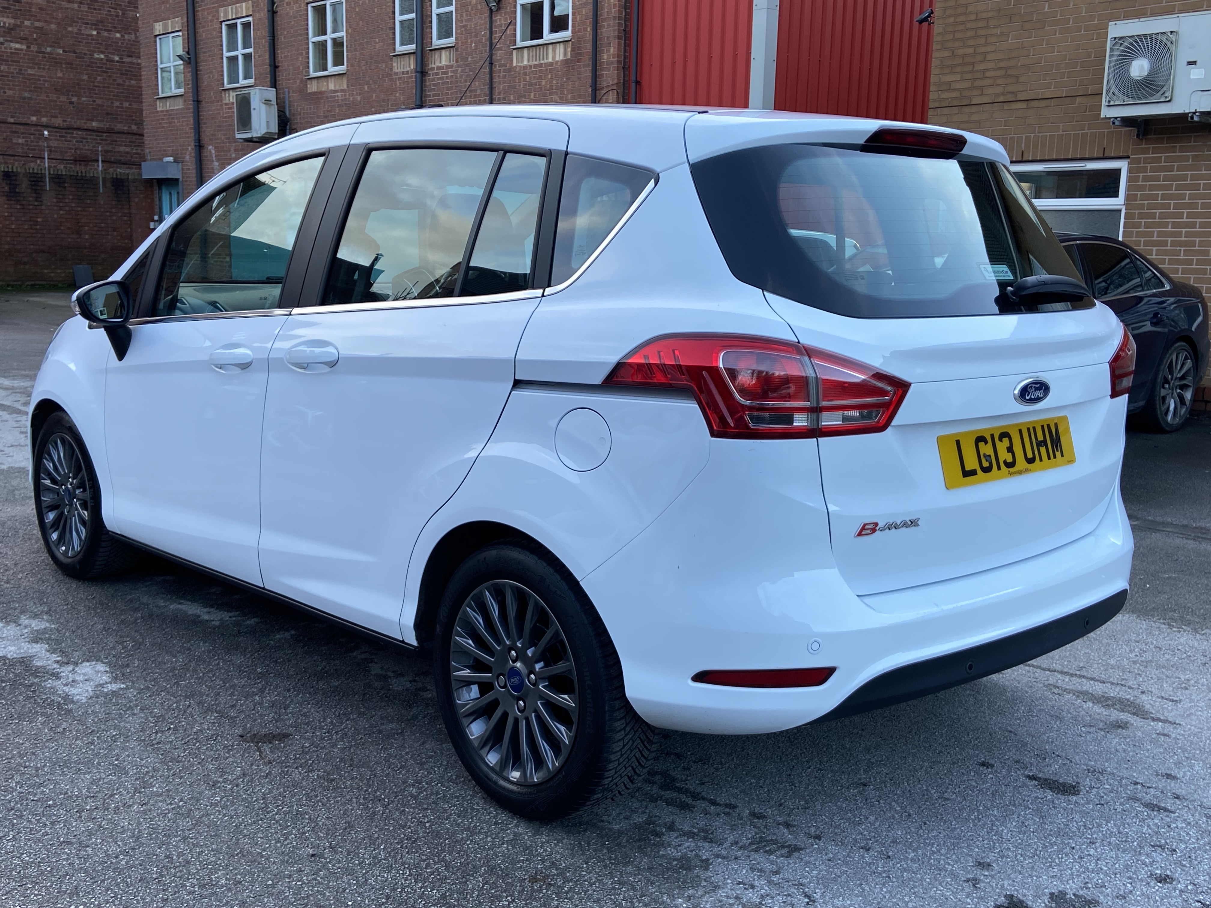 additional car image