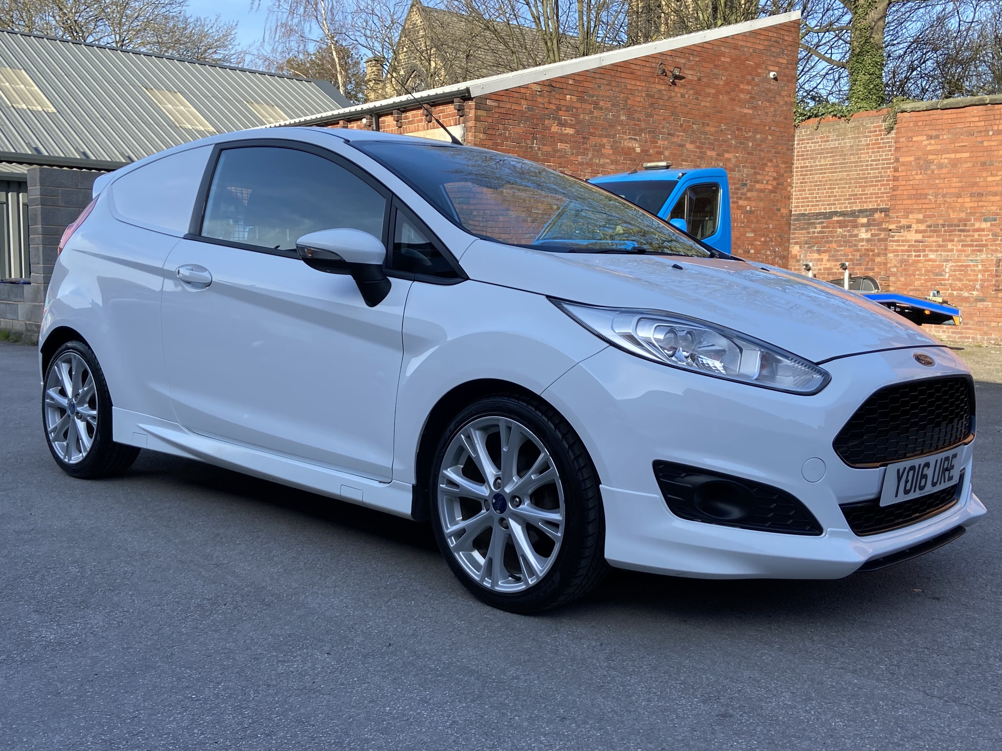 additional car image