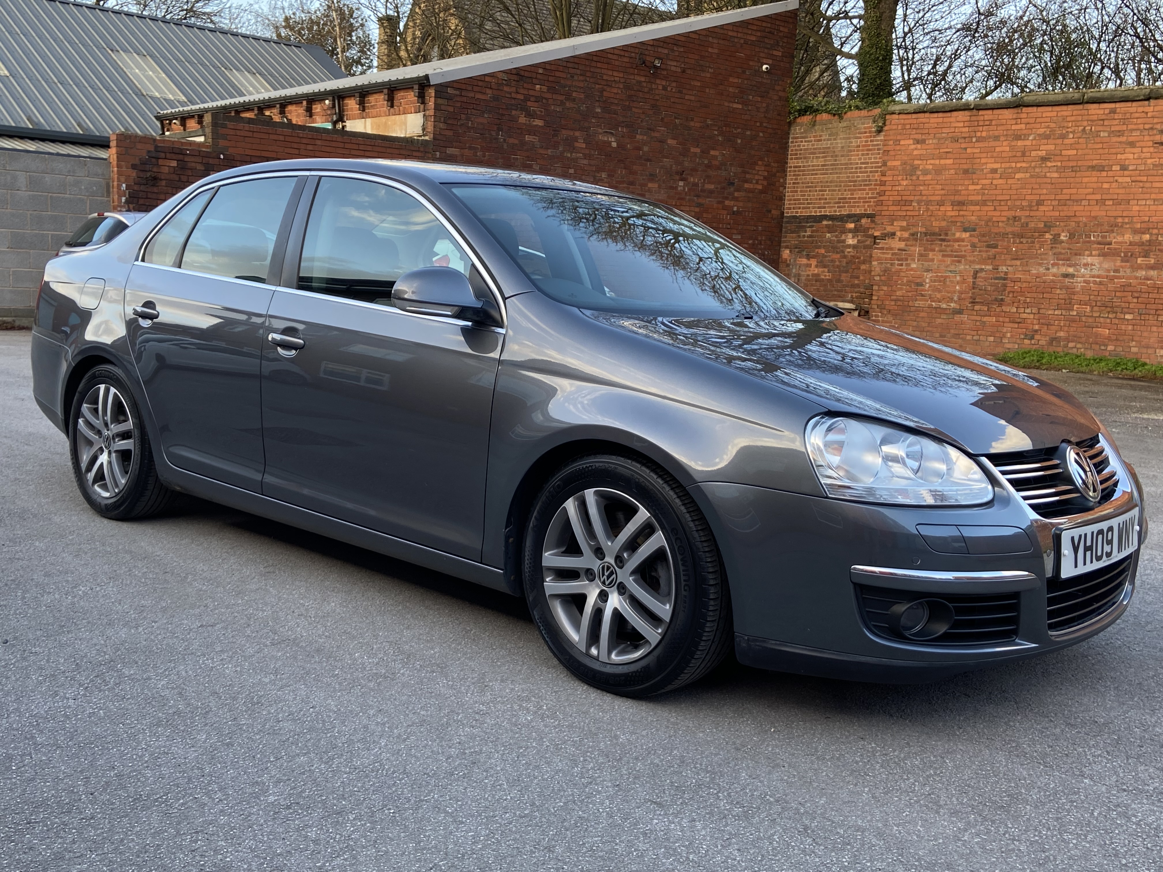 additional car image