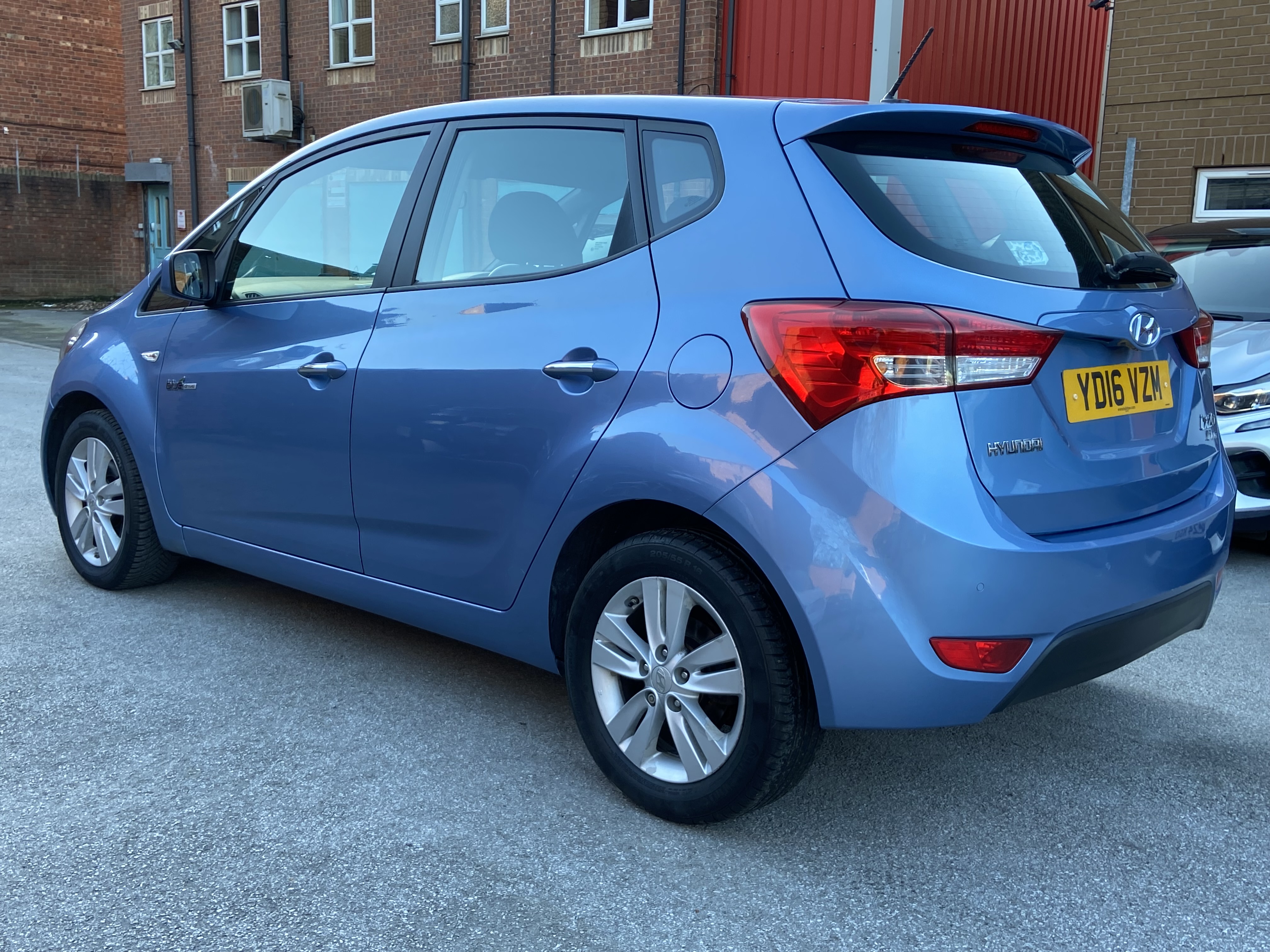 additional car image