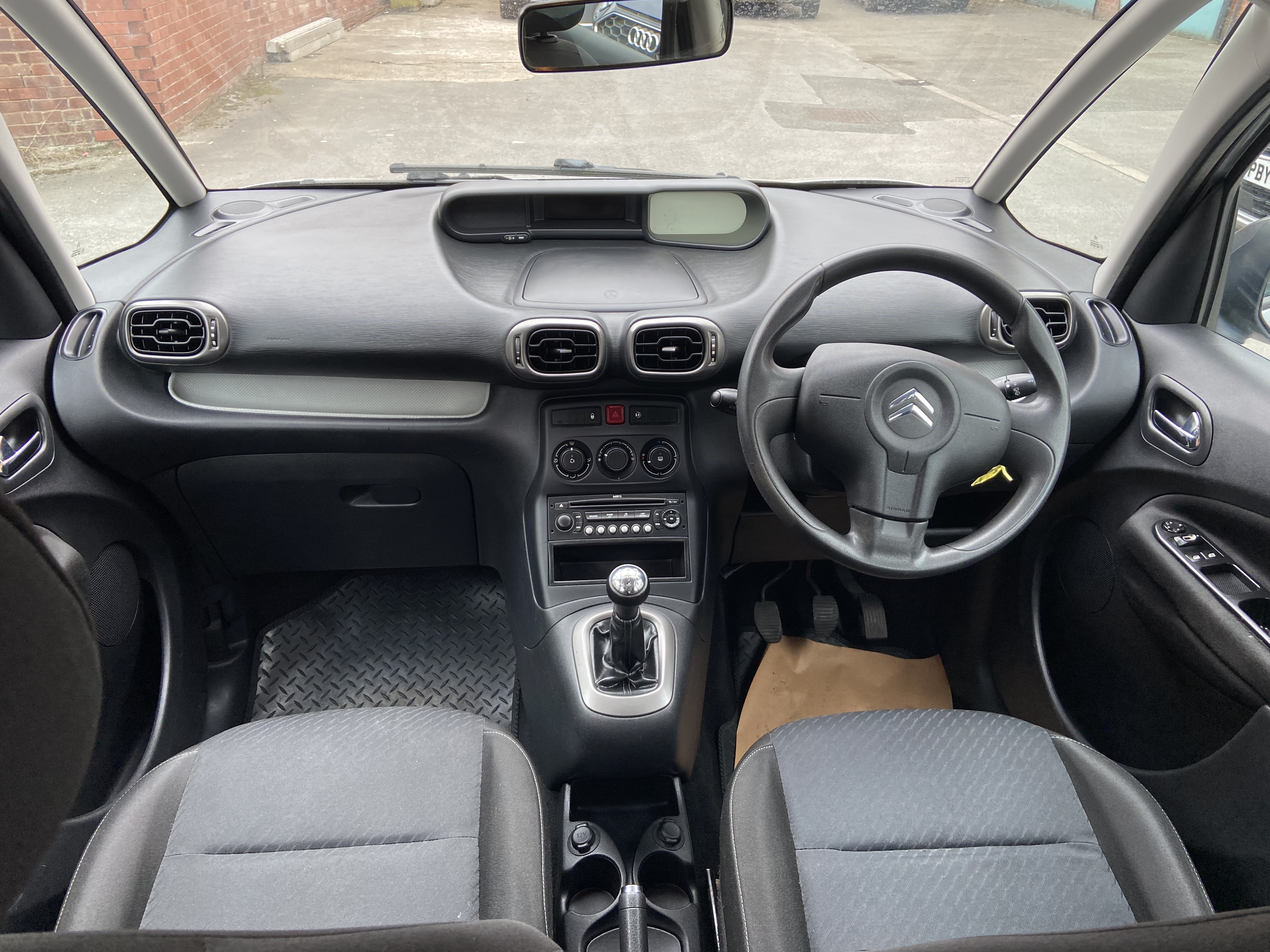 additional car image