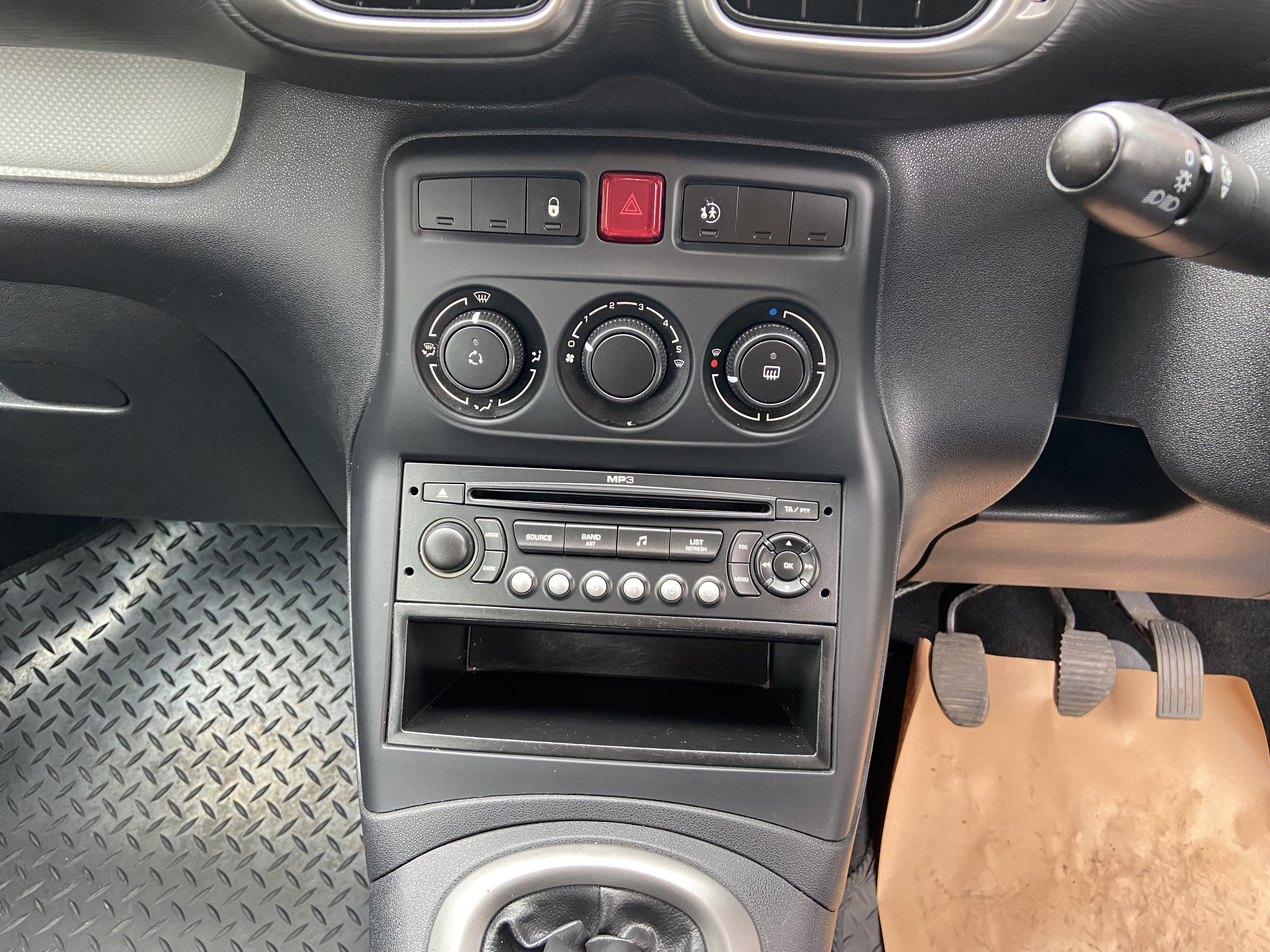 additional car image