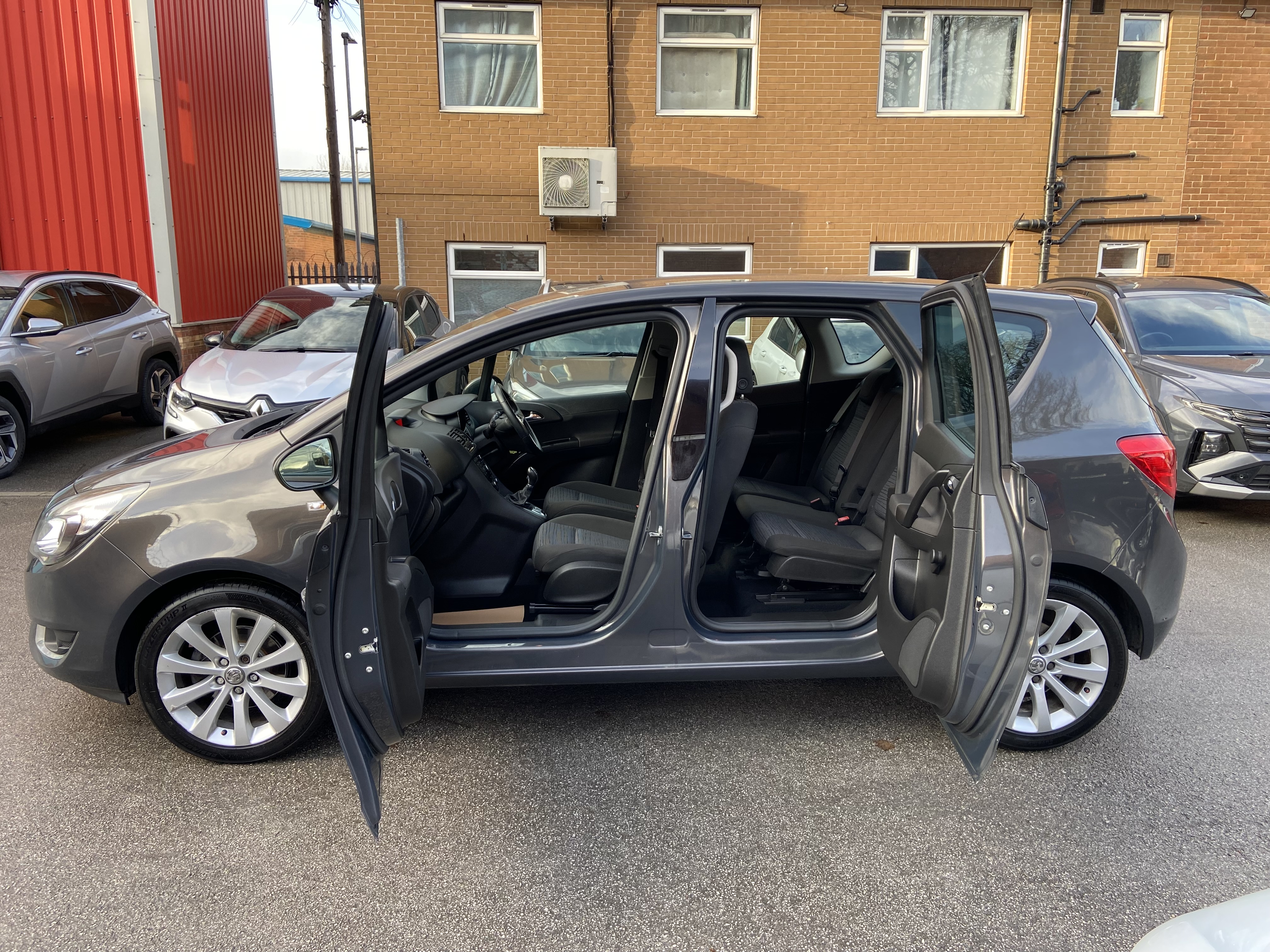 additional car image