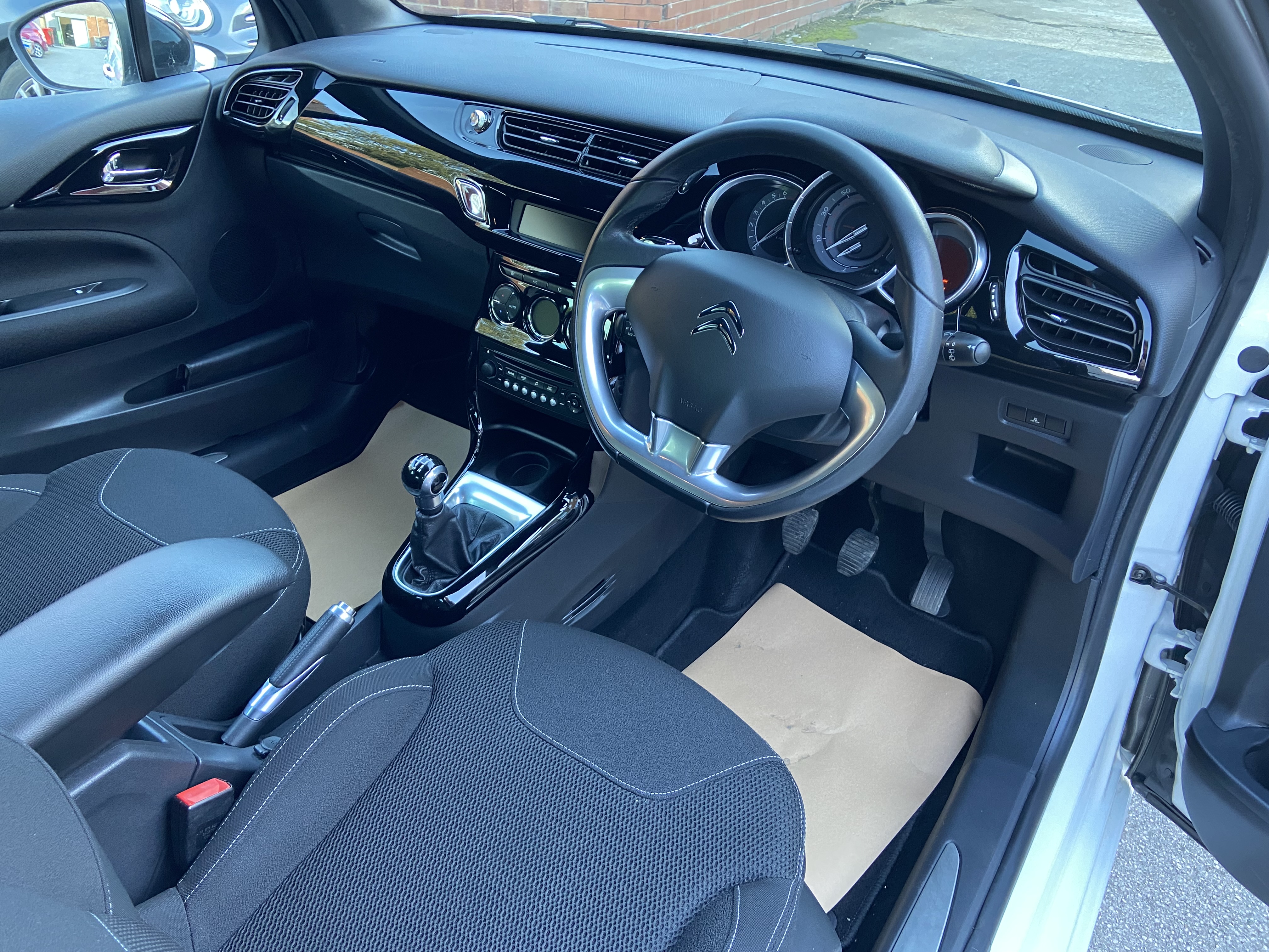 additional car image