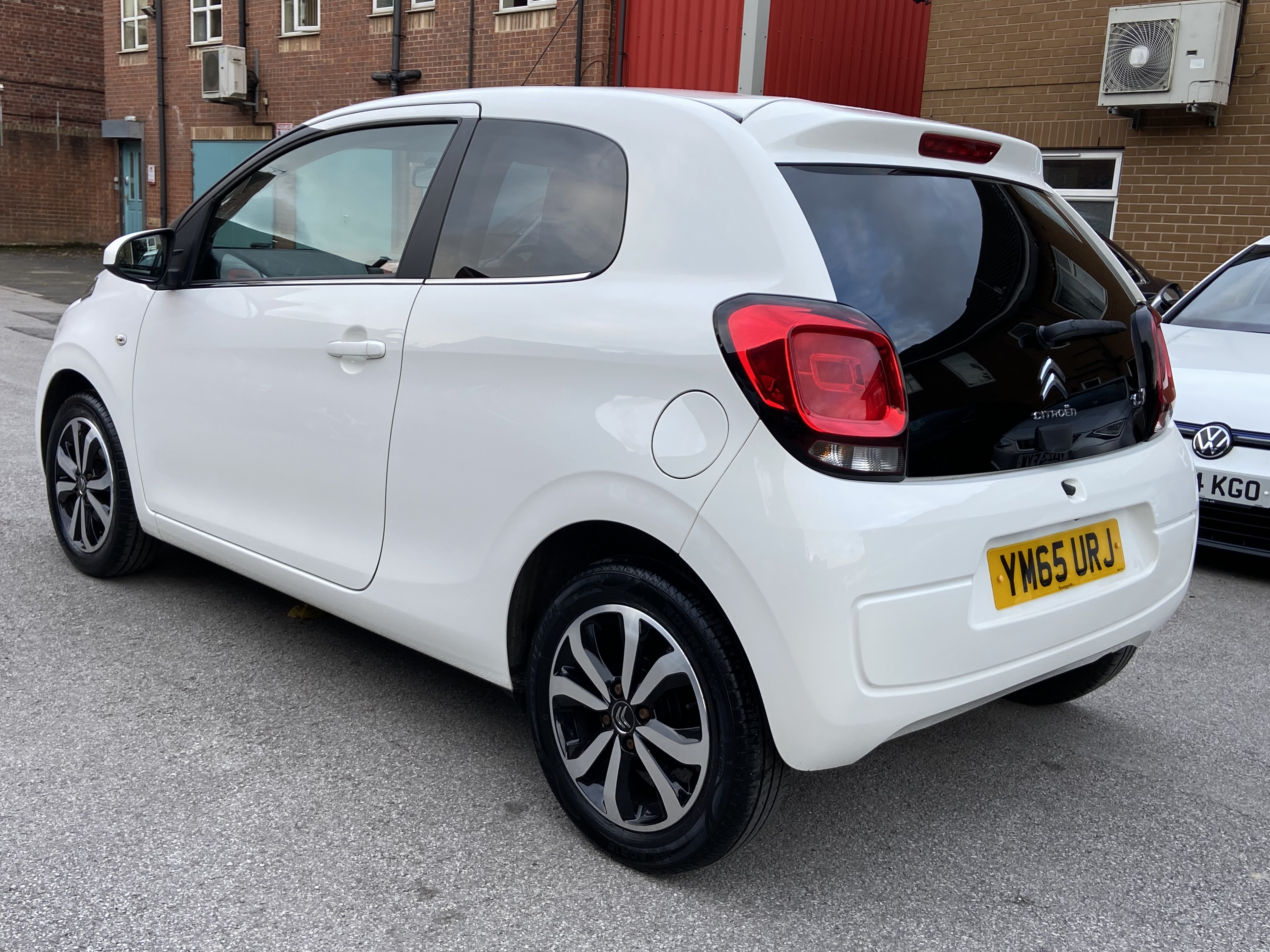 additional car image