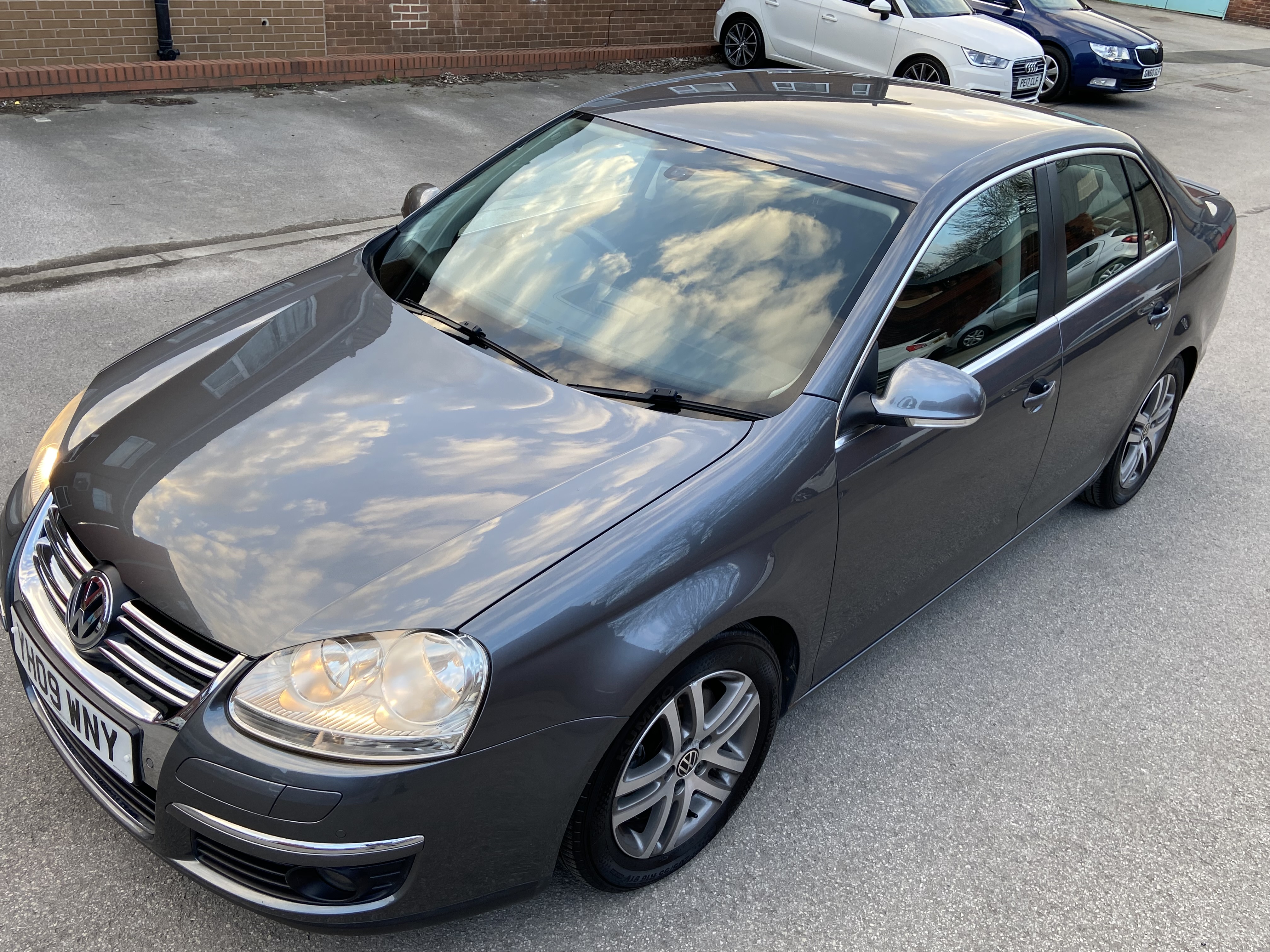 additional car image