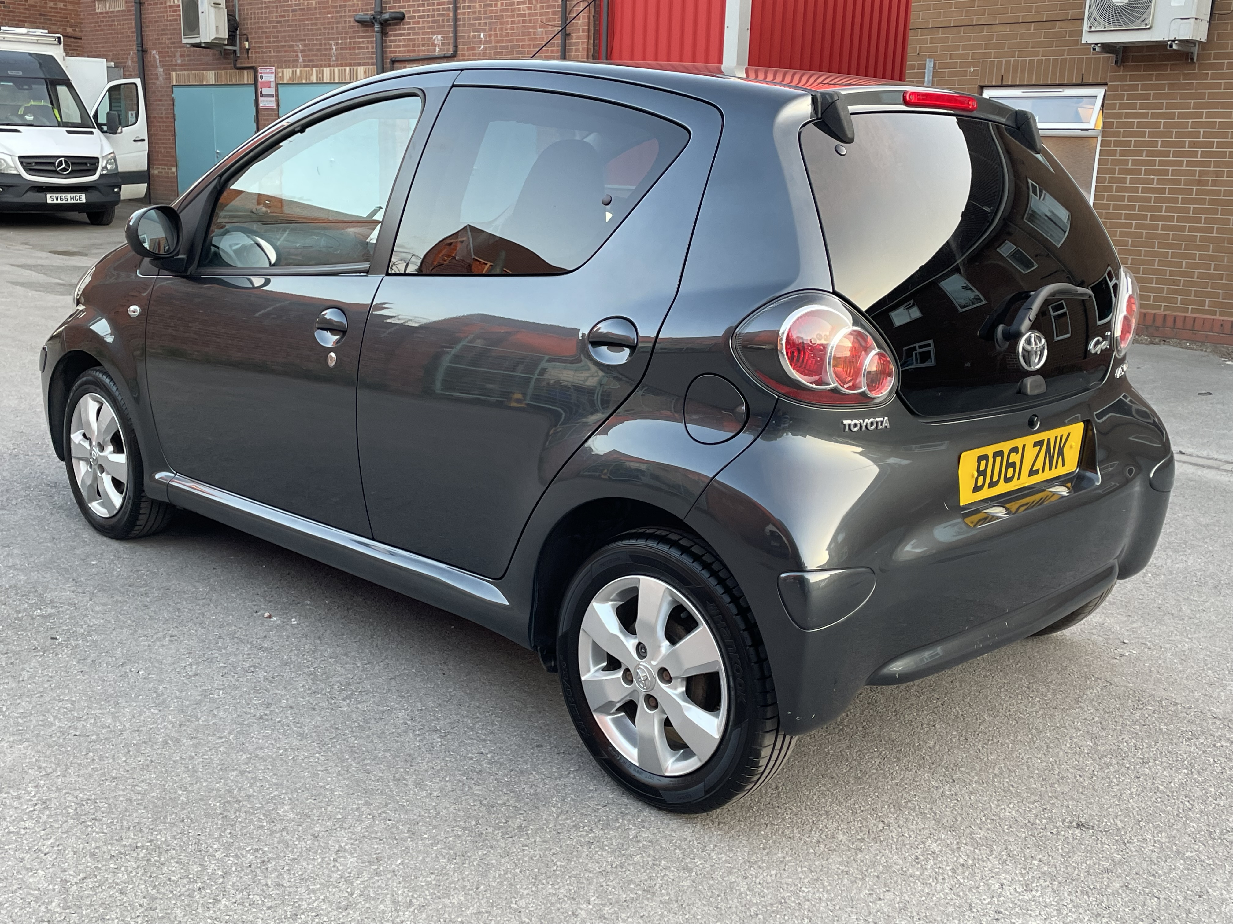 additional car image
